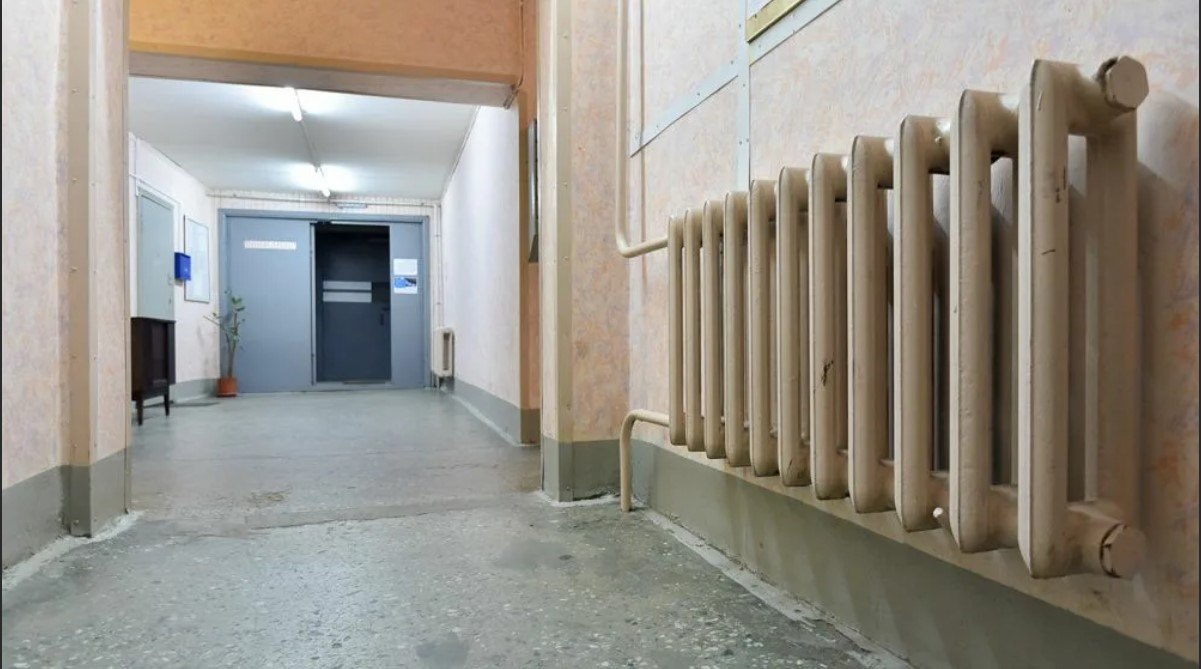 Если причиной затопления будет прорыв трубы в подъезде, компенсировать ущерб должна управляющая компания. Фото: news.myseldon.com