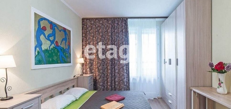 Теплая «однушка» окнами в лес. Фото: Этажи