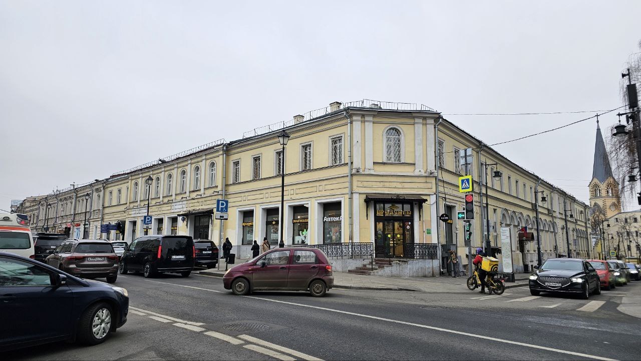 На первом этаже этого дома продается квартира. Фото: Мир Квартир