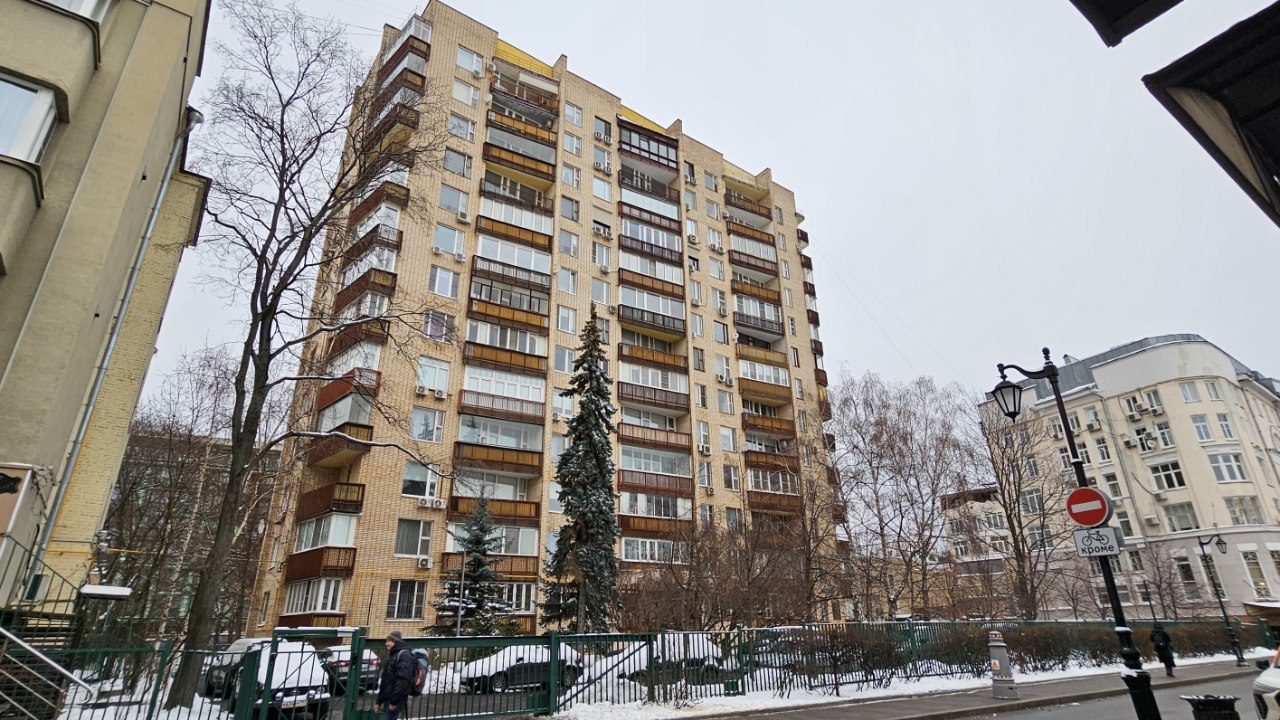 По нынешним временам очень скромный дом. Фото: Мир Квартир