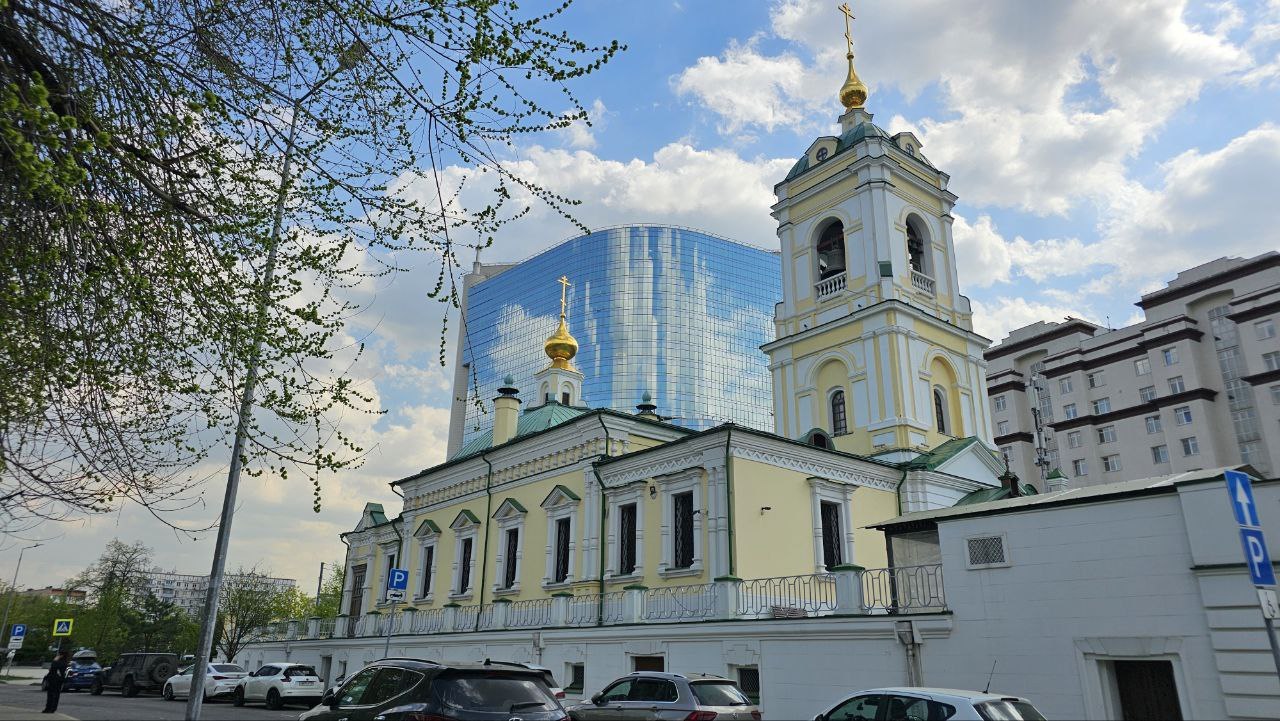 Это центр Преображенского петровских времен – церковь Преображения господня. Фото: Мир Квартир
