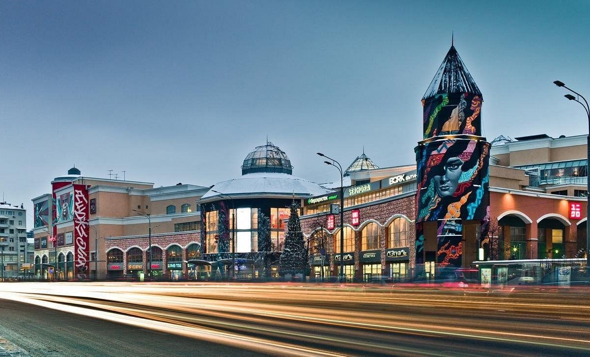 ТЦ «Атриум». За архитектурное решение его ненавидят, но за покупками ходят с удовольствием. Фото: tripadvisor.ru