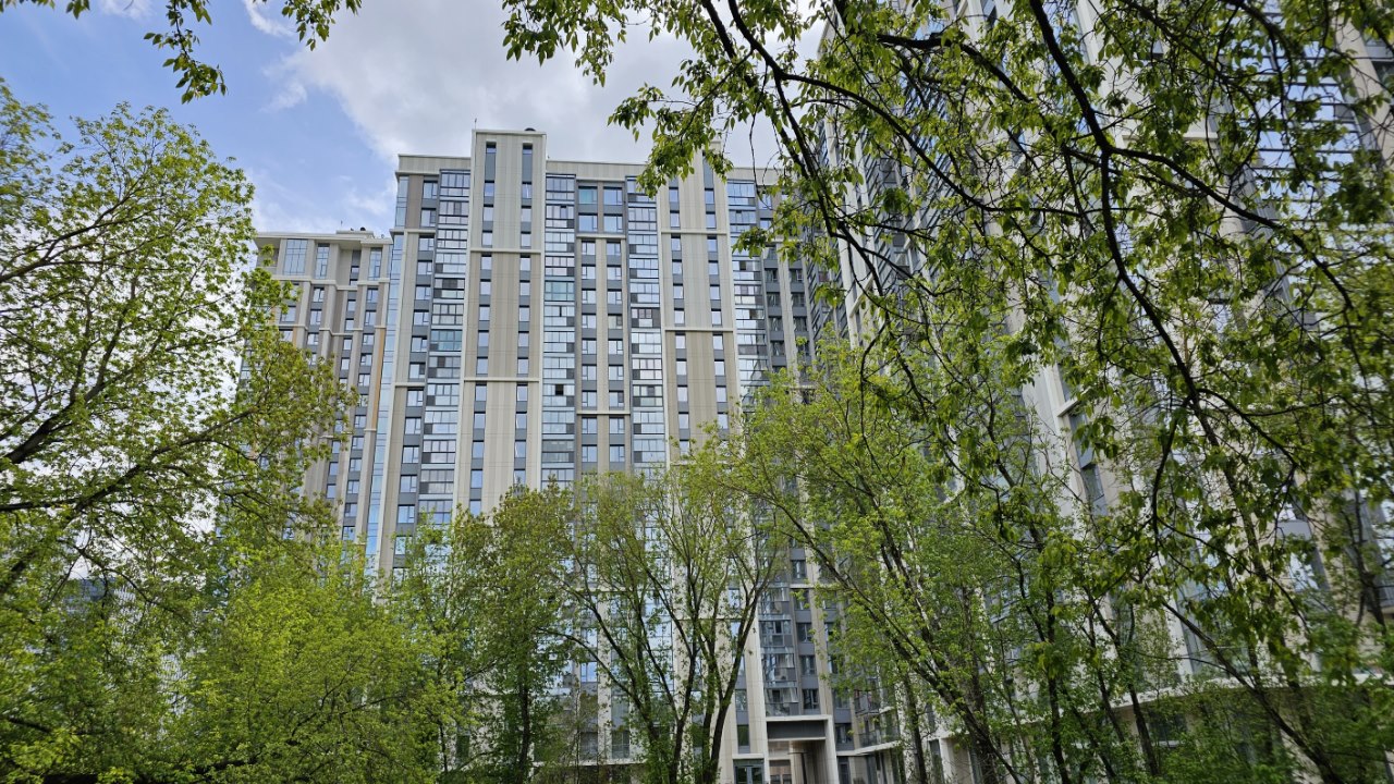 Вид на парк и остекленные балконы всегда в цене. Фото: Мир Квартир