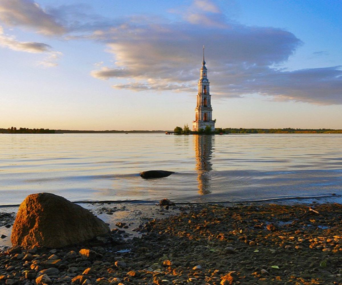 Где поселиться на Рыбинском водохранилище? Дома от 40 тыс. рублей и  квартиры от 800 тыс. — Обзоры рынка недвижимости в интернет-журнале МИР  КВАРТИР